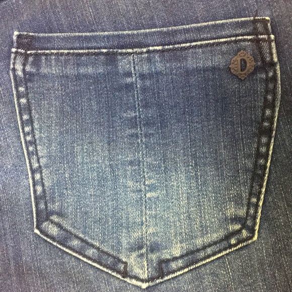 Democracy "Ab"solution Itty Bitty Boot Jeans - Picture 11 of 16